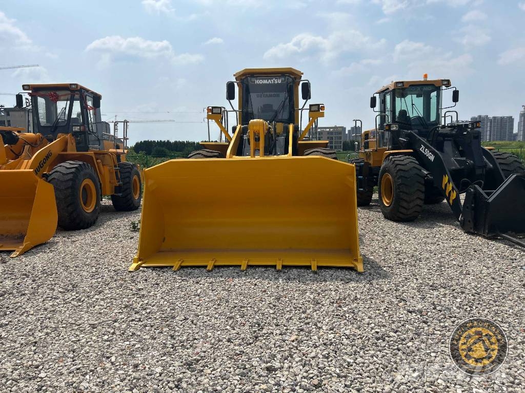 Komatsu WA470 Kolesni nakladalci