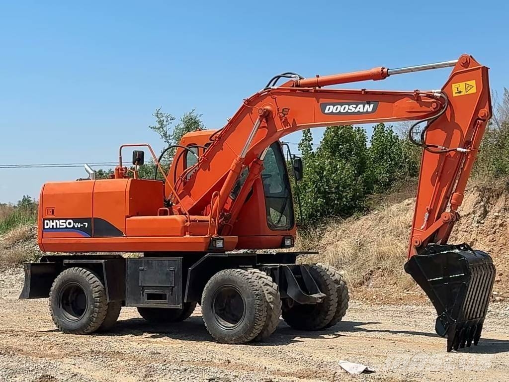 Doosan DH 150 W-7 Excavatoare cu roti