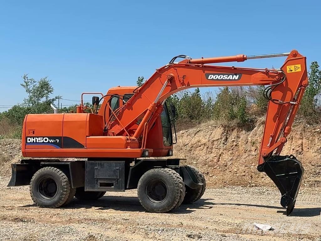 Doosan DH 150 W-7 Excavatoare cu roti