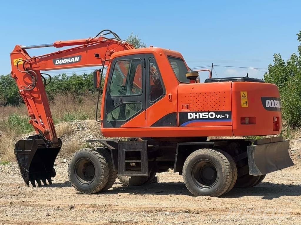 Doosan DH 150 W-7 Excavatoare cu roti