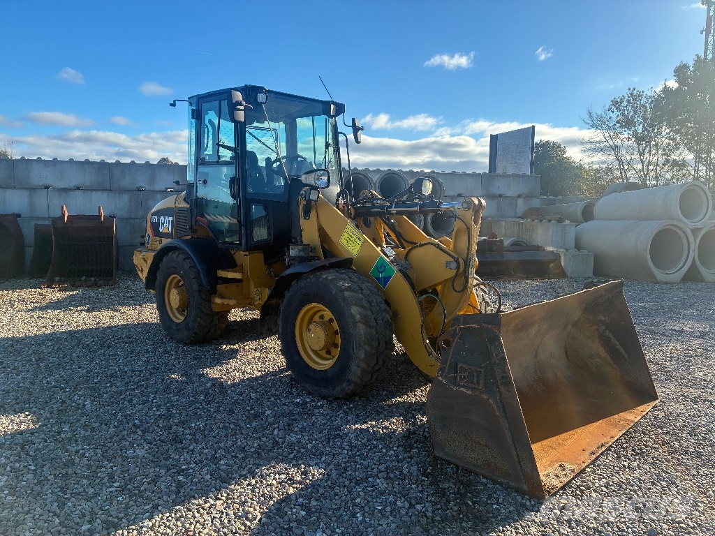 CAT 906 H 2 Kolesni nakladalci