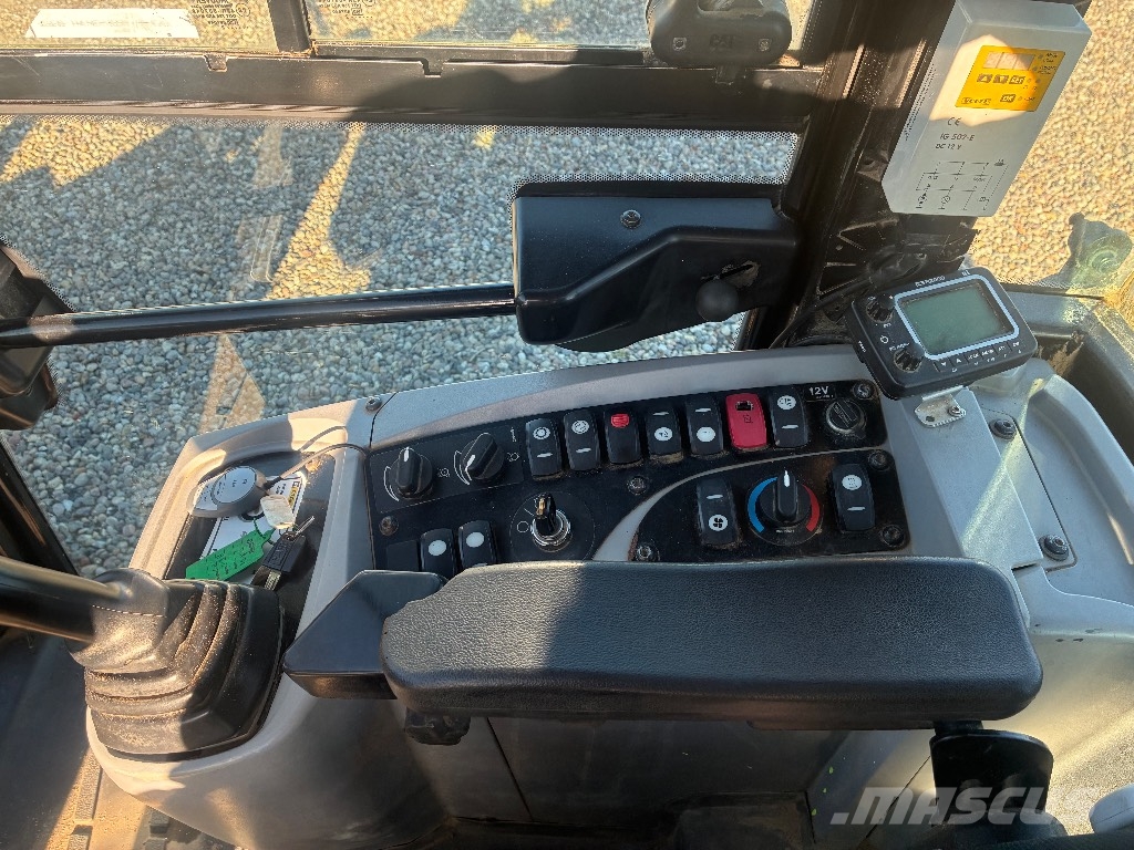 CAT 906 H 2 Kolesni nakladalci