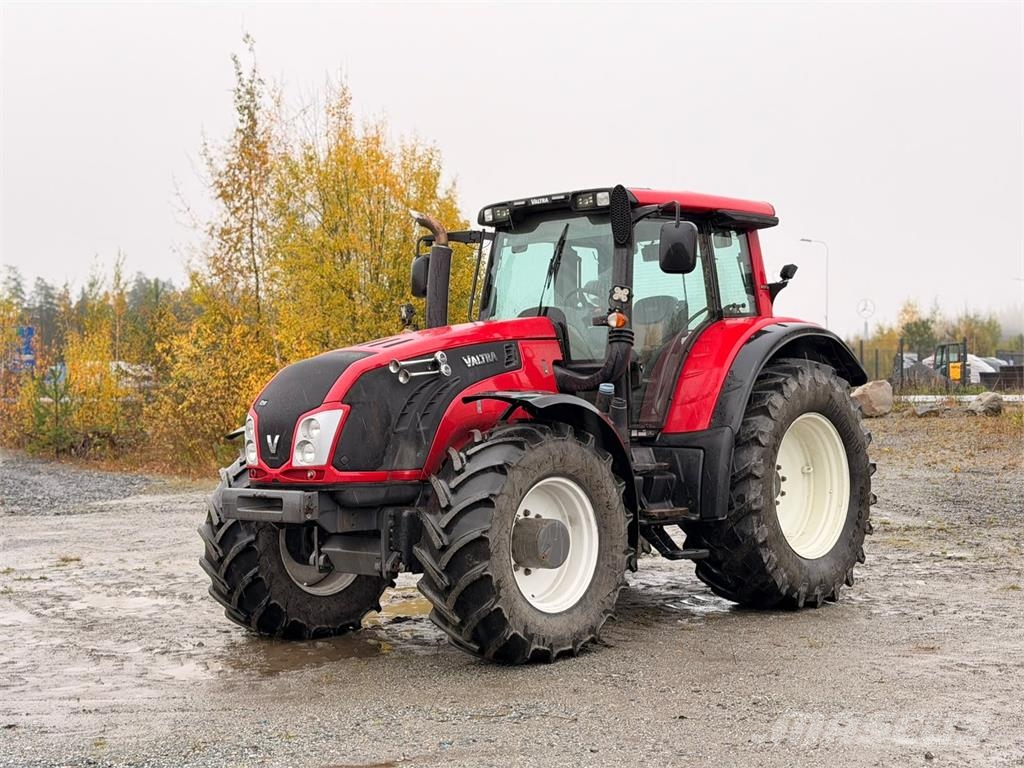 Valtra T213 Traktoren