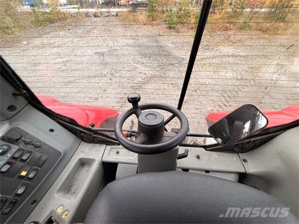 Valtra T213 Traktoren