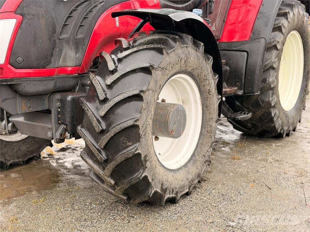 Valtra T213 Traktoren