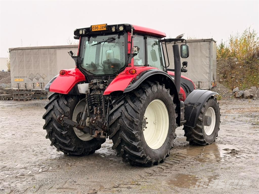 Valtra T213 Traktoren