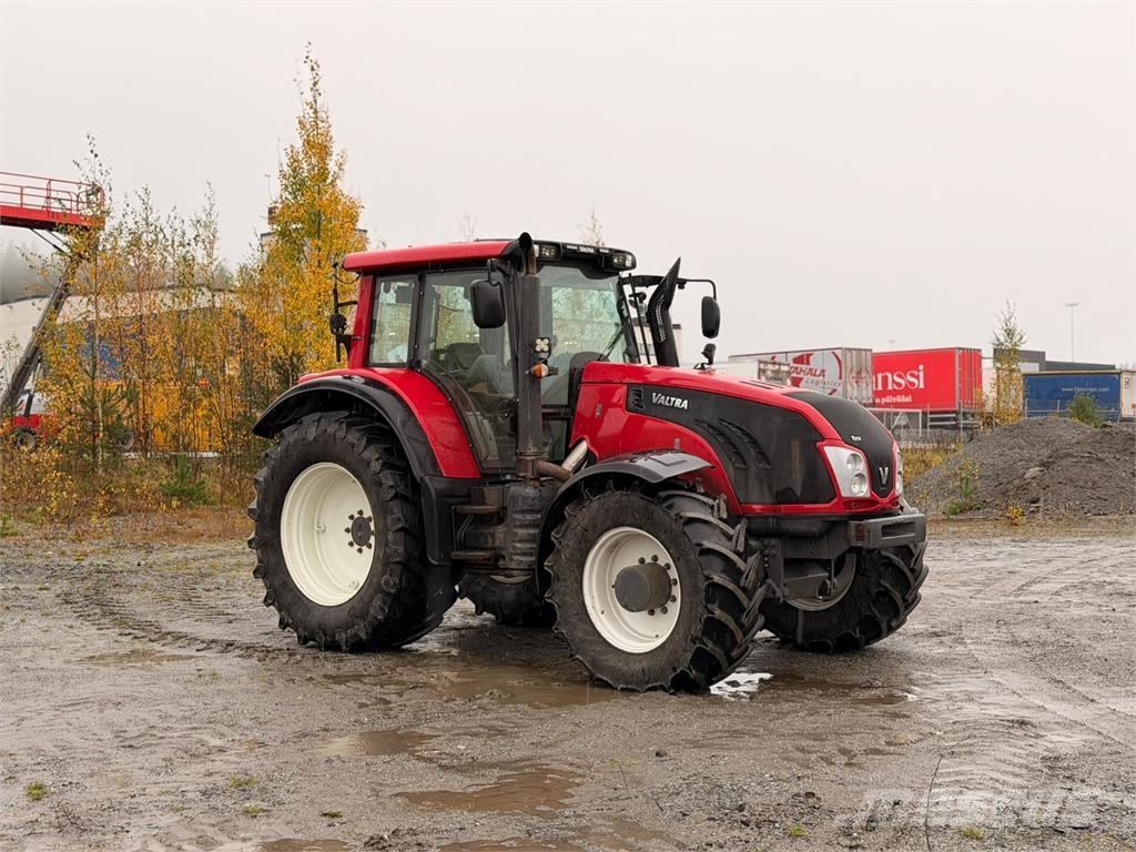 Valtra T213 Traktoren