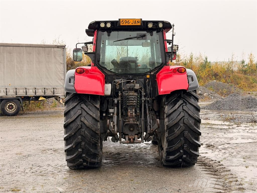 Valtra T213 Traktoren