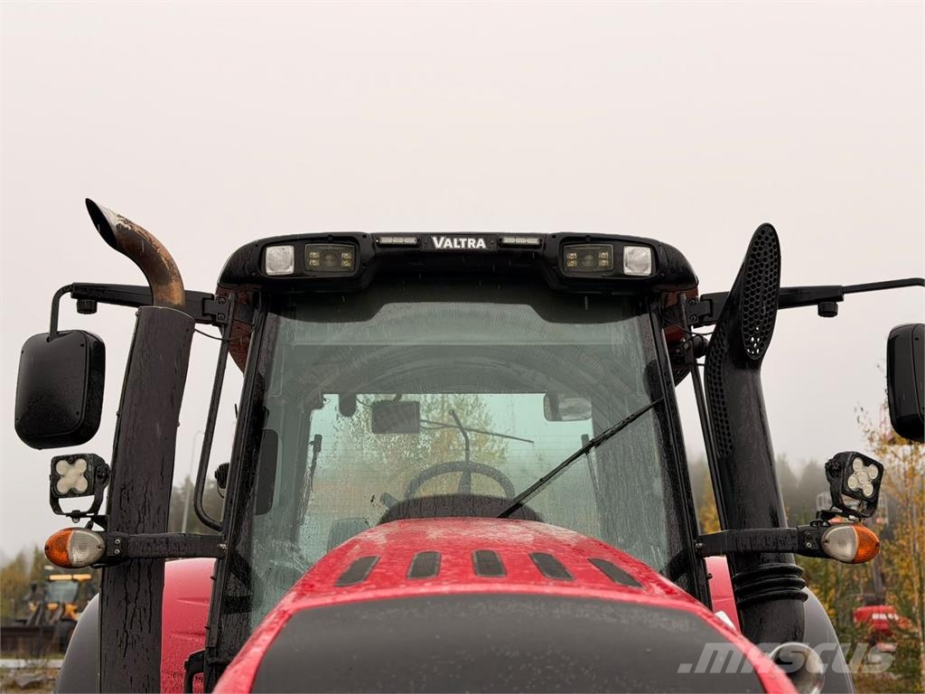 Valtra T213 Traktoren