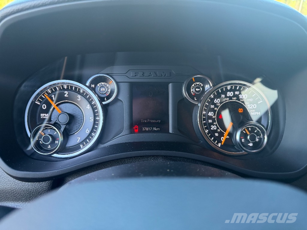 RAM 2500 Tradesman Pickup/Pritschenwagen