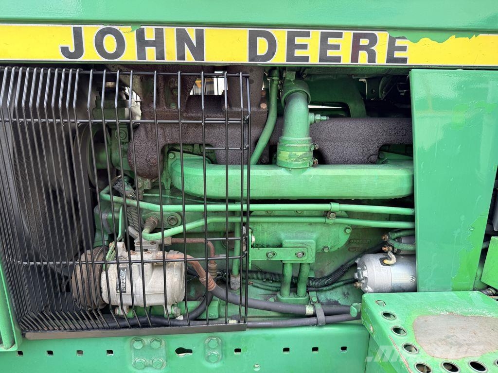 John Deere 4050 4WD Traktoren