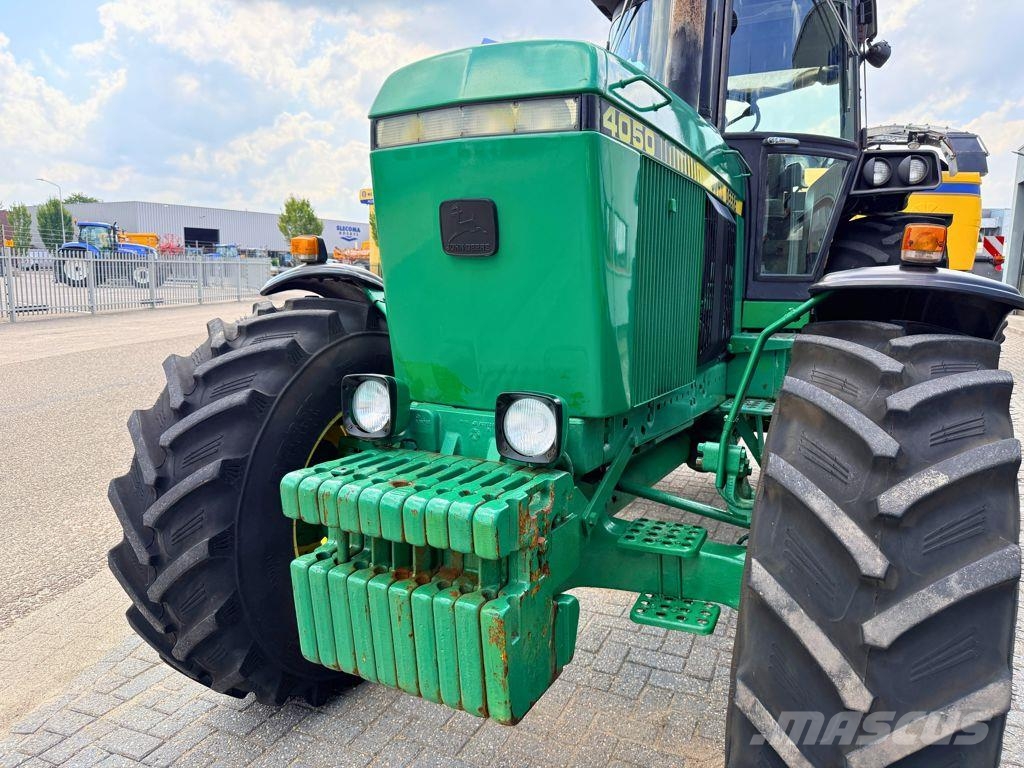 John Deere 4050 4WD Traktoren
