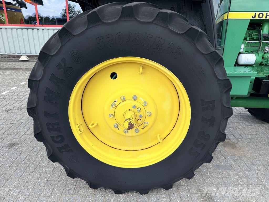 John Deere 4050 4WD Traktoren