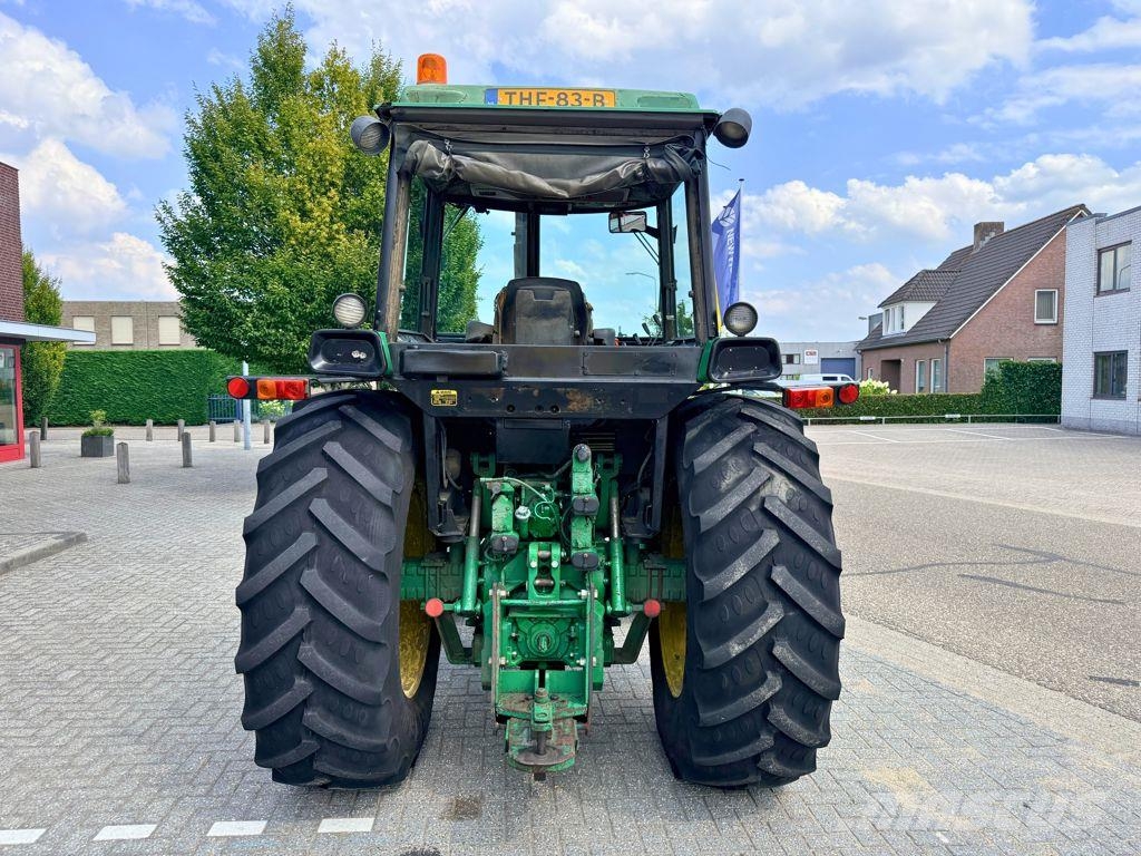 John Deere 4050 4WD Traktoren