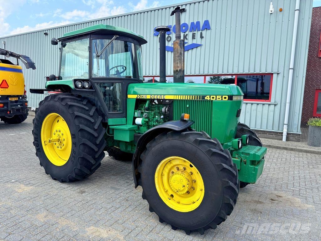 John Deere 4050 4WD Traktoren