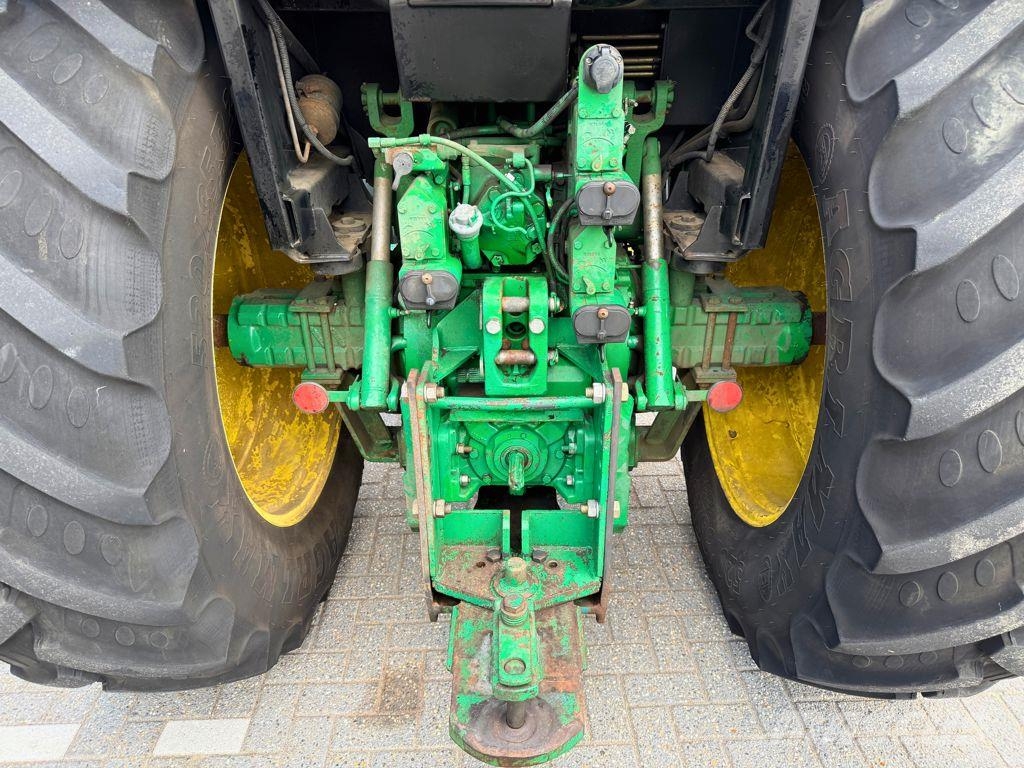 John Deere 4050 4WD Traktoren