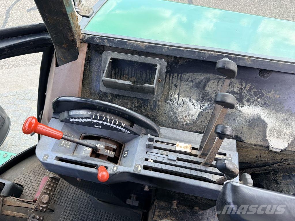 John Deere 4050 4WD Traktoren