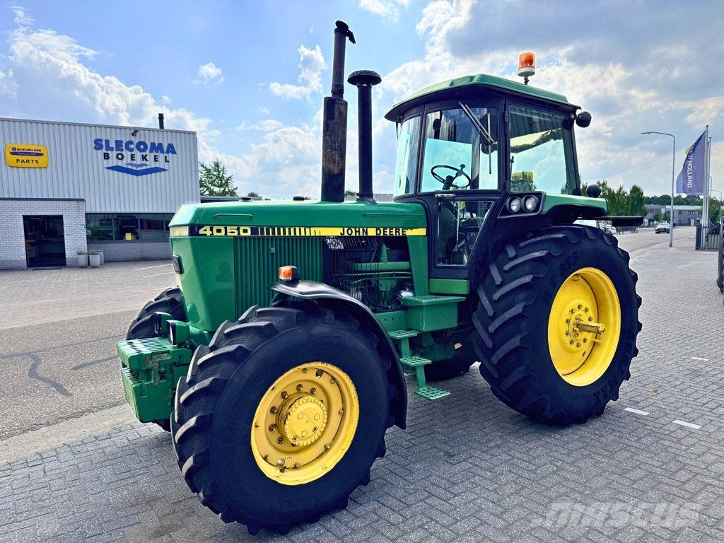 John Deere 4050 4WD Traktoren