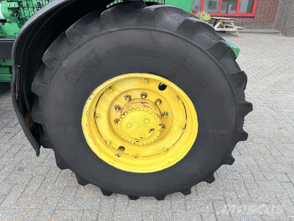 John Deere 4050 4WD Traktoren