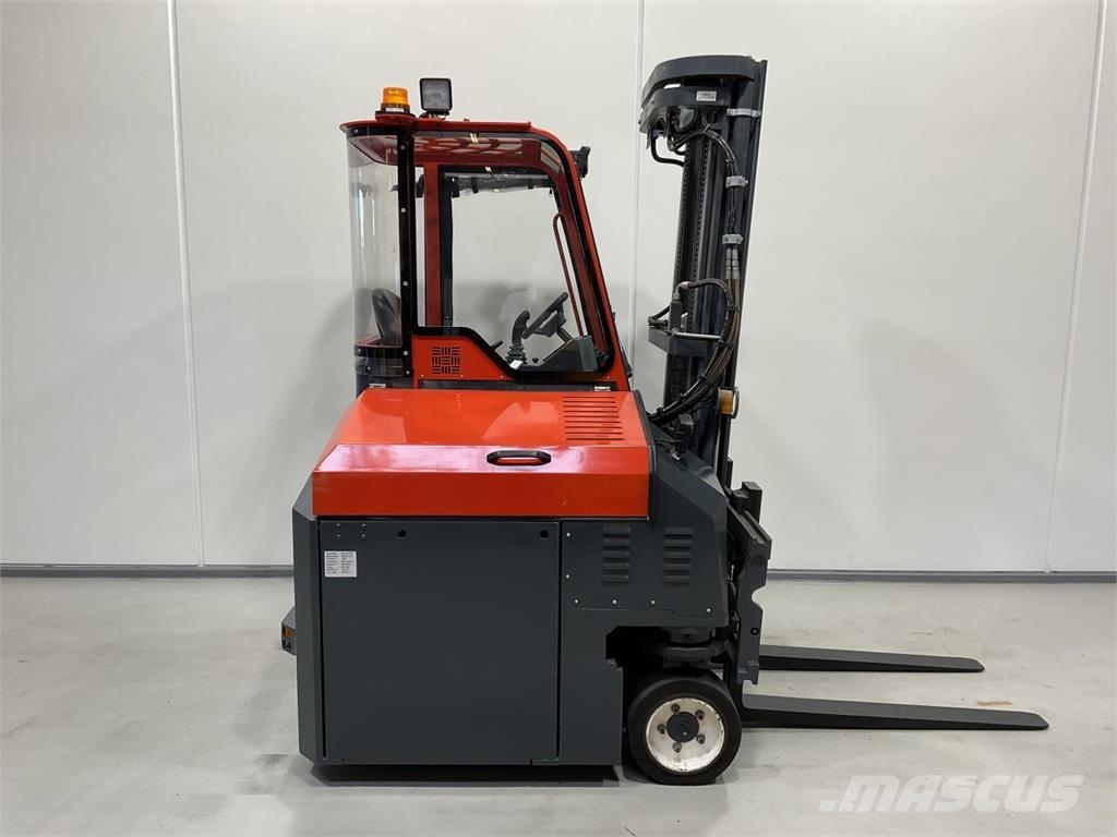 Combilift CBE3000 شاحنة المناولة رباعية الاتجاهات