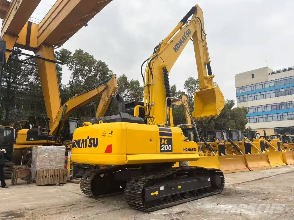 Komatsu PC 200-8 Gravemaskiner på larvebånd