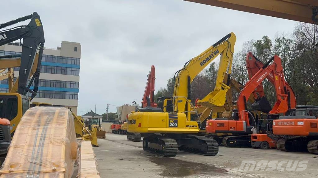 Komatsu PC 200-8 Gravemaskiner på larvebånd