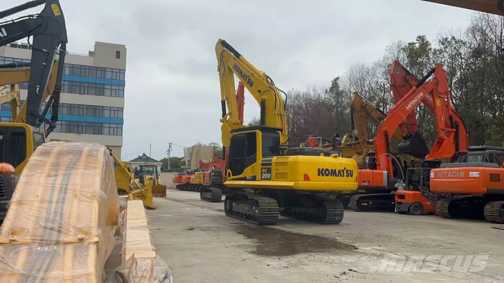 Komatsu PC 200-8 Gravemaskiner på larvebånd