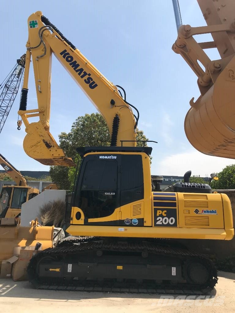 Komatsu PC 200-8 Gravemaskiner på larvebånd