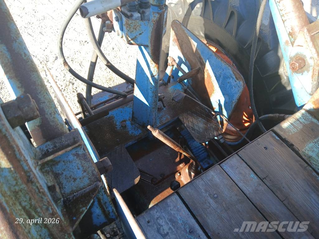 Fordson SUPER MAJOR ROADSTER 4WD Læssemaskine Tractores