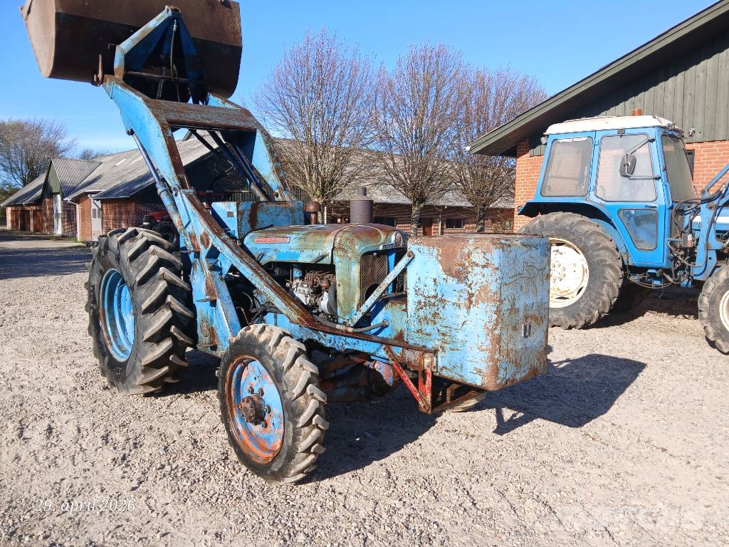 Fordson SUPER MAJOR ROADSTER 4WD Læssemaskine Tractores