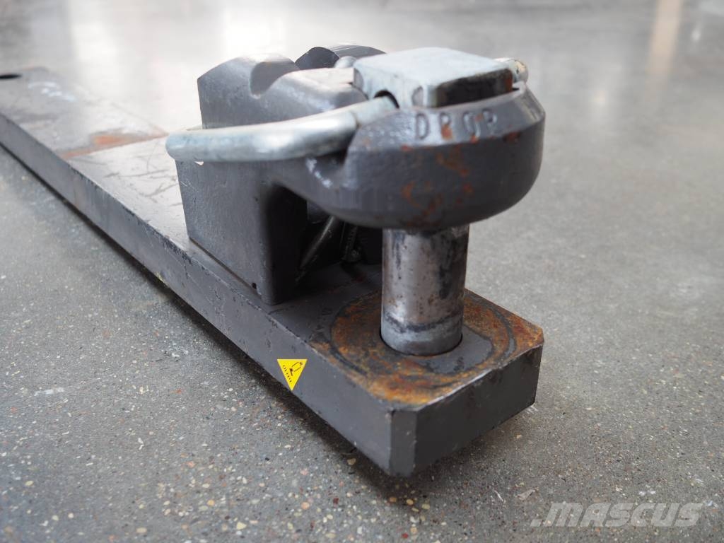 CLAAS Xerion - bumper hitch pin D50 Rockinger 기타 트랙터 부속품