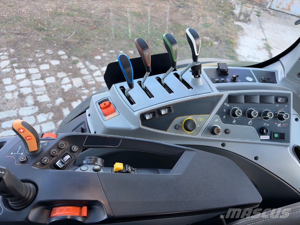 Valtra T 235 + ahwi zúzó Traktori