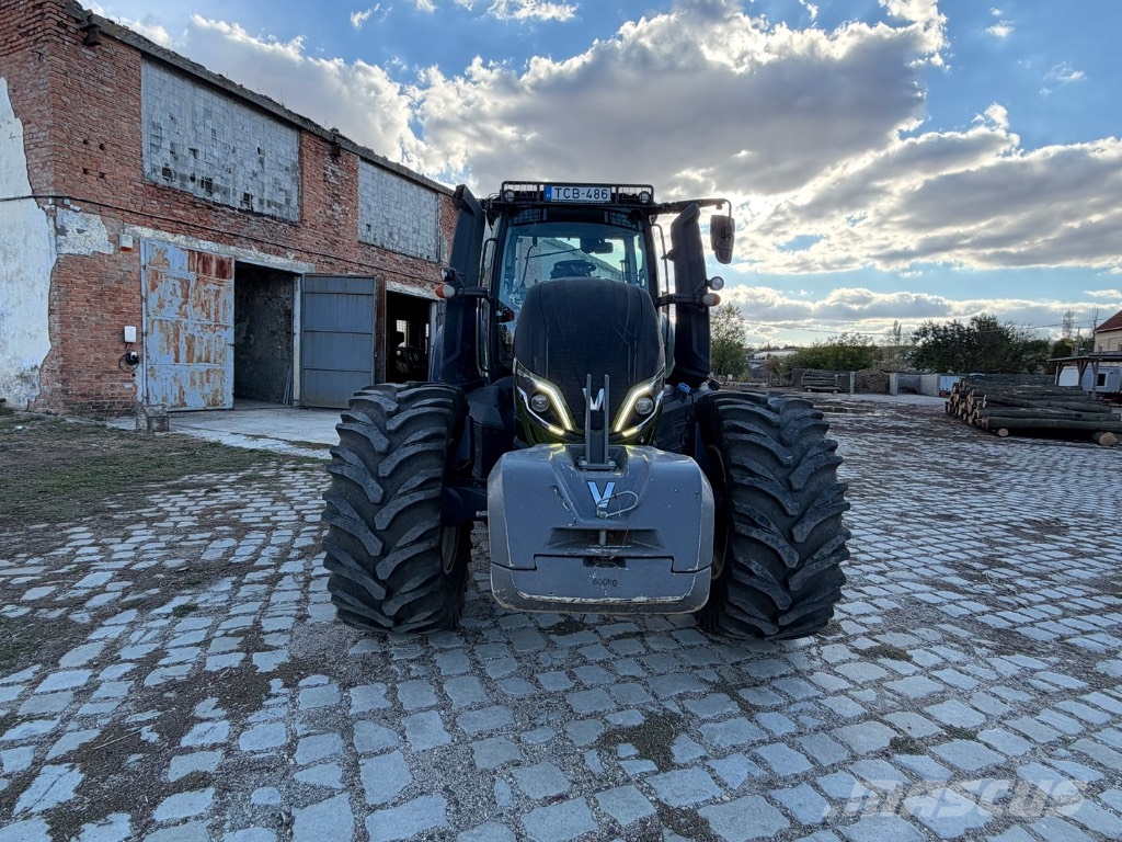 Valtra T 235 + ahwi zúzó Traktori