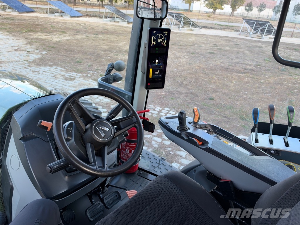 Valtra T 235 + ahwi zúzó Traktori