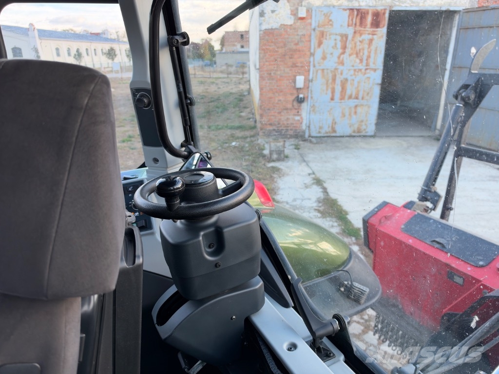 Valtra T 235 + ahwi zúzó Traktori