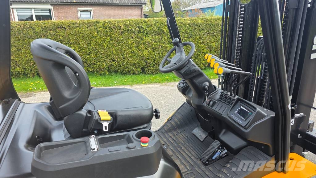 UN Forklift FL 35 Elektromos targoncák