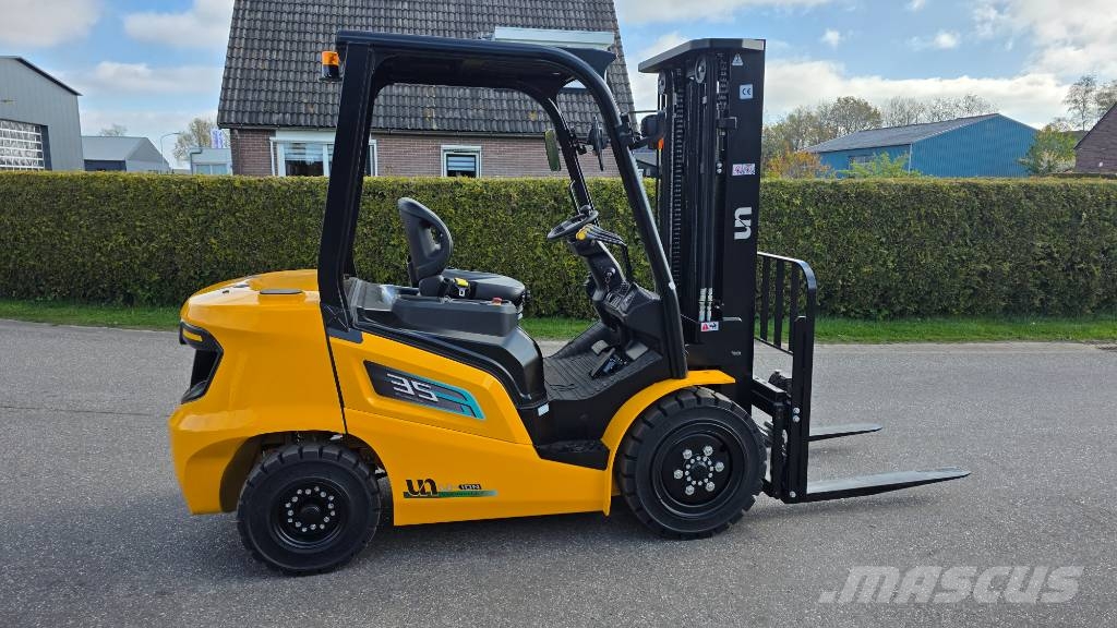 UN Forklift FL 35 Elektromos targoncák