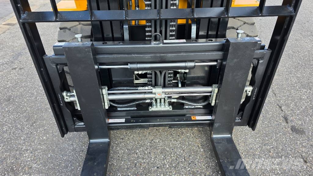 UN Forklift FL 35 Elektromos targoncák