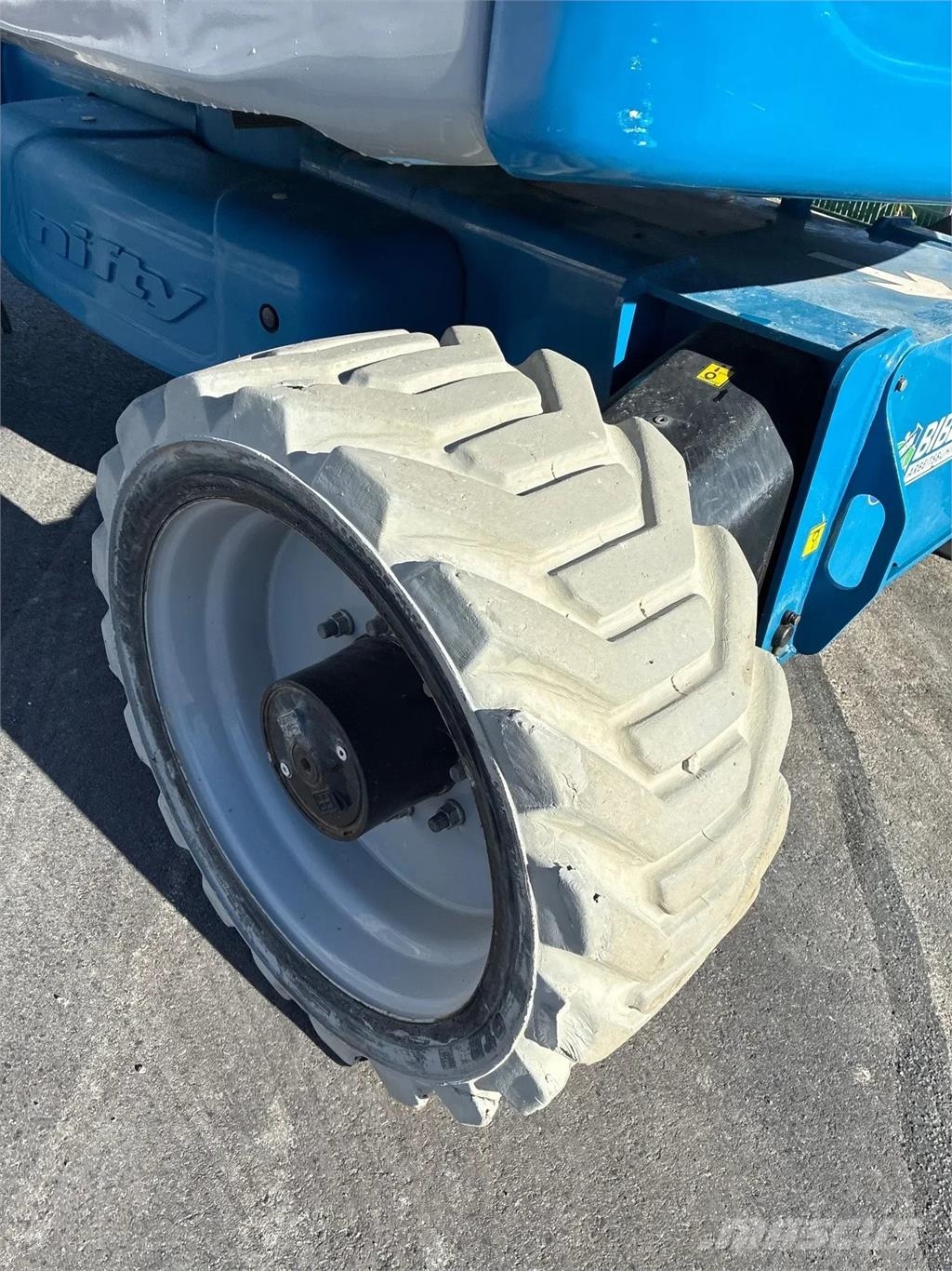 Niftylift HR 28 Hybrid 4x4 رافعات سلة مفصلية