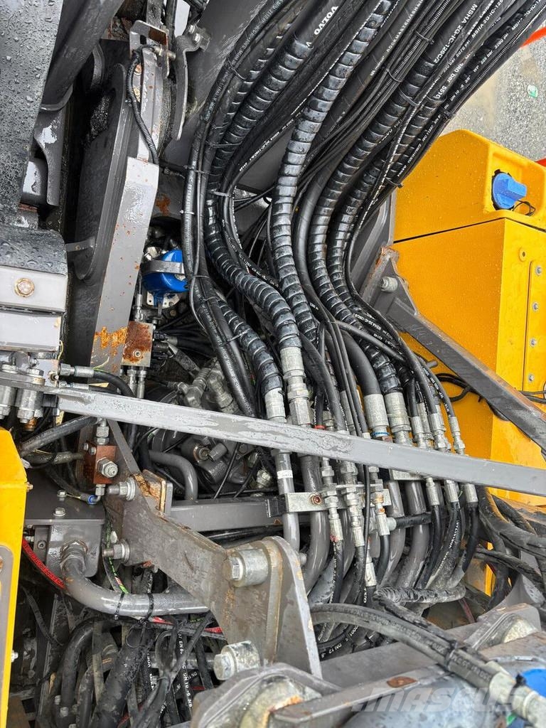 Volvo EW 220 E TUNNEL Gumikerekes kotrók