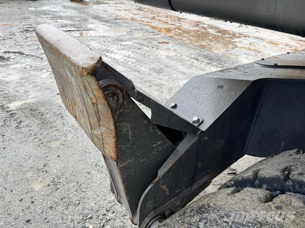 Volvo EW 220 E TUNNEL Gumikerekes kotrók