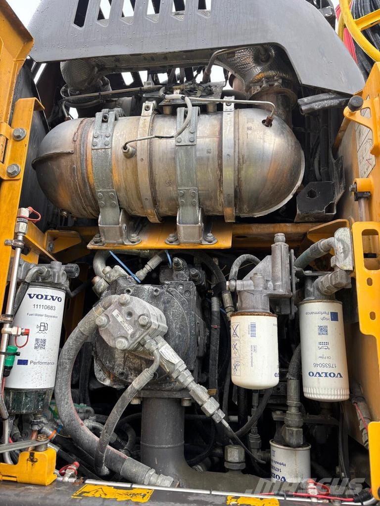 Volvo EW 220 E TUNNEL Gumikerekes kotrók