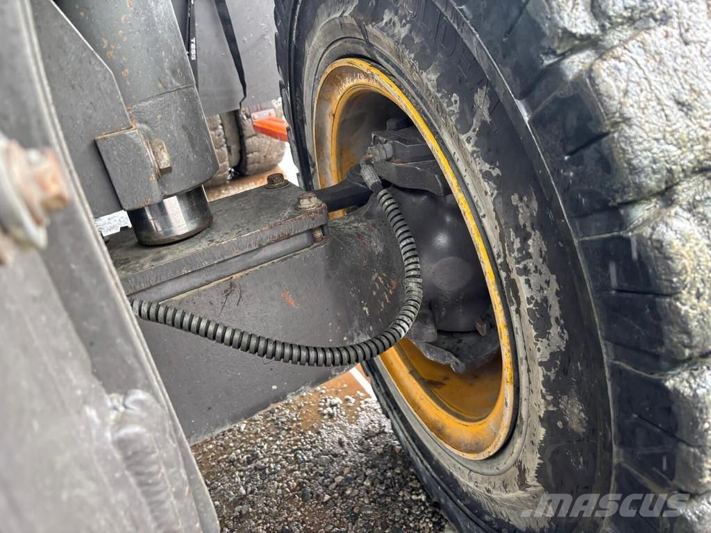 Volvo EW 220 E TUNNEL Gumikerekes kotrók