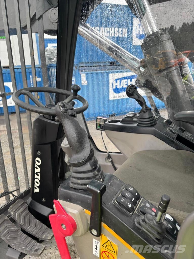 Volvo EW 220 E TUNNEL Gumikerekes kotrók