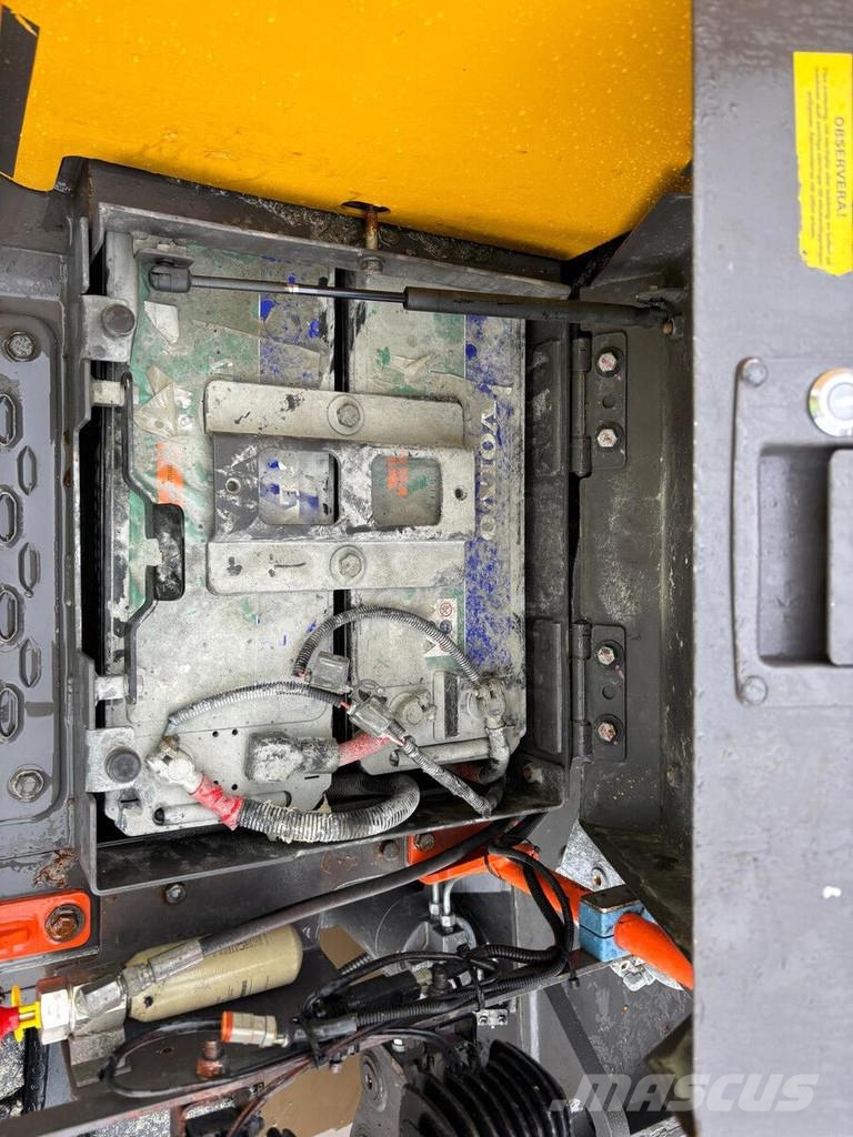 Volvo EW 220 E TUNNEL Gumikerekes kotrók