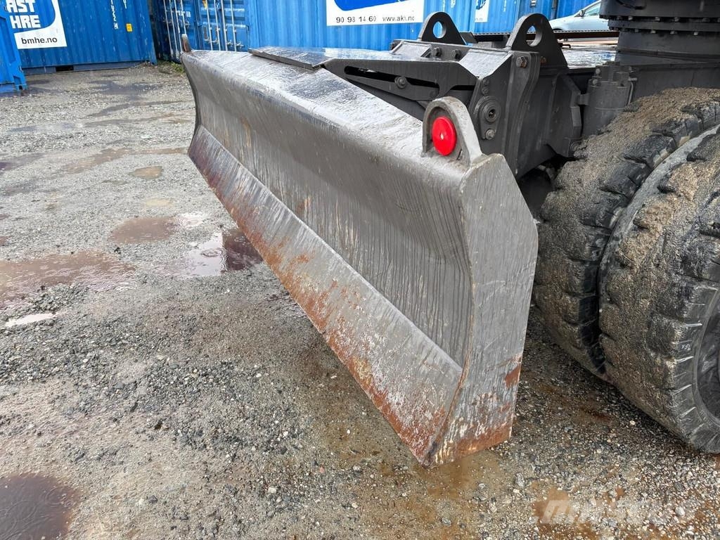 Volvo EW 220 E TUNNEL Gumikerekes kotrók