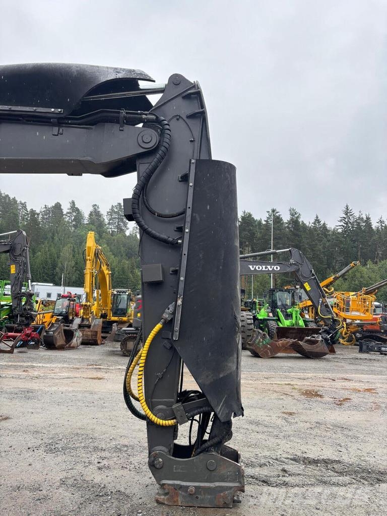 Volvo EW 220 E TUNNEL Gumikerekes kotrók