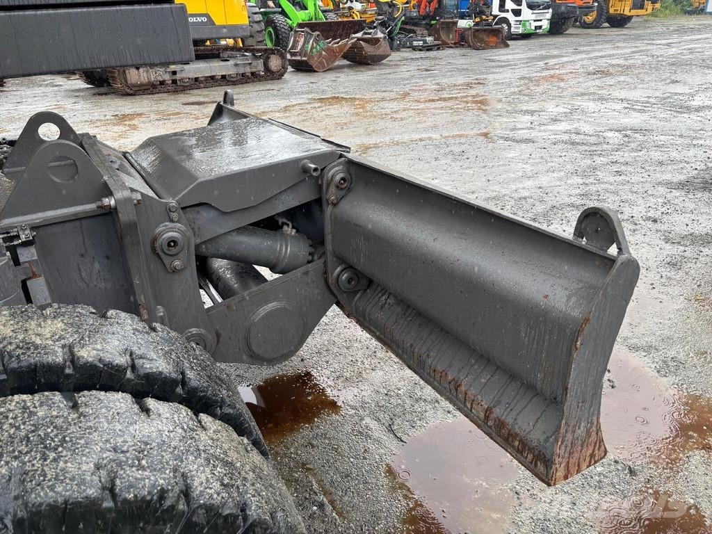 Volvo EW 220 E TUNNEL Gumikerekes kotrók