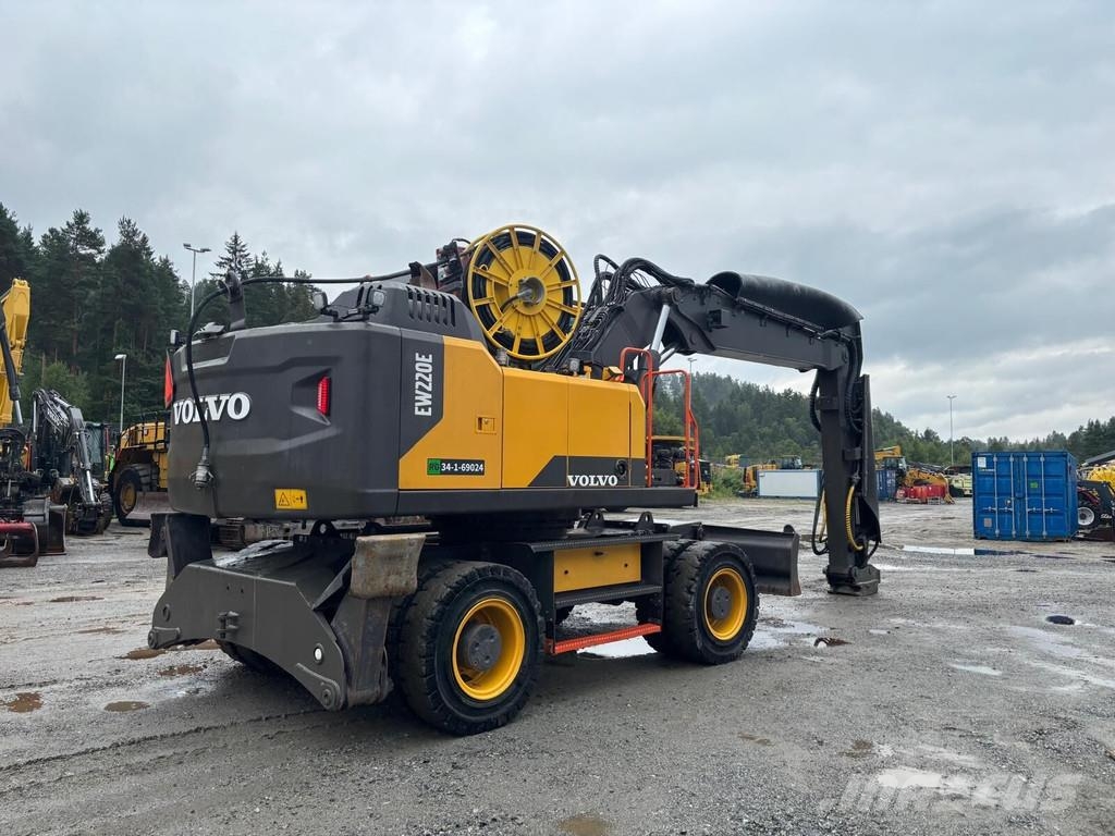 Volvo EW 220 E TUNNEL Gumikerekes kotrók