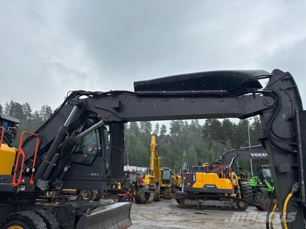 Volvo EW 220 E TUNNEL Gumikerekes kotrók